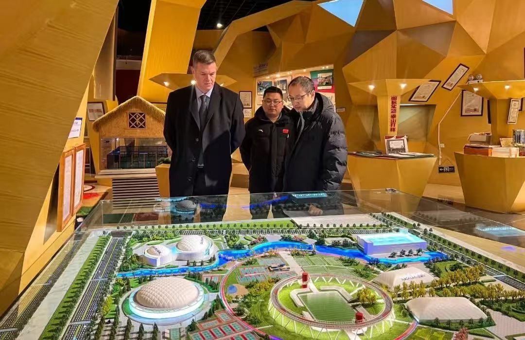 国际柔道联合会副主席卡洛斯·艾力克莅临乐鱼体育参观交流